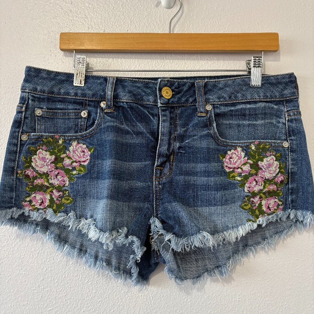 American Eagle Floral Embroidered Denim Shorts 10